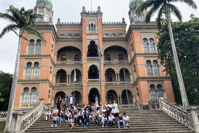 Estudantes e professores da Escola Municipal Oswaldo Teixeira (5ª CRE)  visitam Museu da Vida na Fiocruz