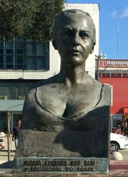 Busto de Maria Firmina.