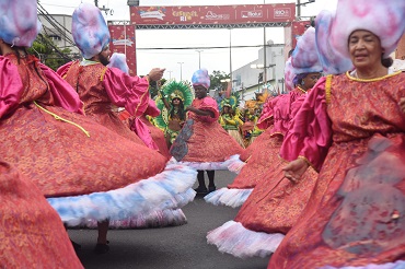 Carnaval da Intendente é palco do samba e passarela de acesso aos desfiles na Sapucaí