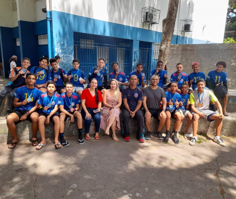 Para o professor e treinador Sandro de Santana, “é muito importante o apoio da escola, e ter uma equipe diretiva em comunhão com os treinadores e com os atletas para que educação e esporte possam andar juntos”.  E, com isso, os benefícios do esporte possam, verdadeiramente, ser aproveitados no ambiente escolar. 
